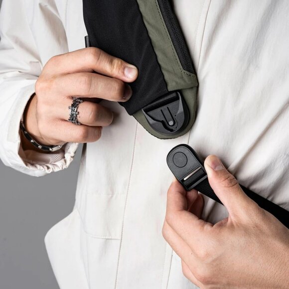 NWT Alpaka Metro Crossbody Bag Left Green - Picture 4 of 10